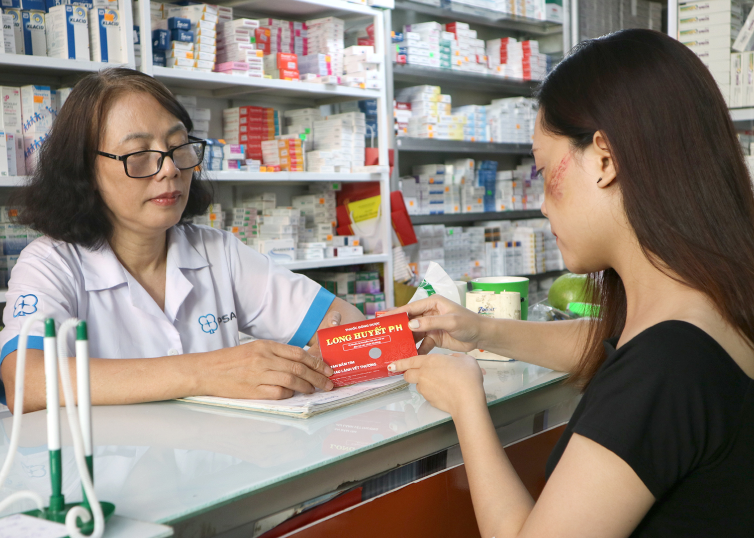 Nhà Thuốc Mai Hương Nghĩa Tân, Cầu Giấy hướng dẫn sử dụng thuốc Long huyết P/H sau tai nạn giao thông